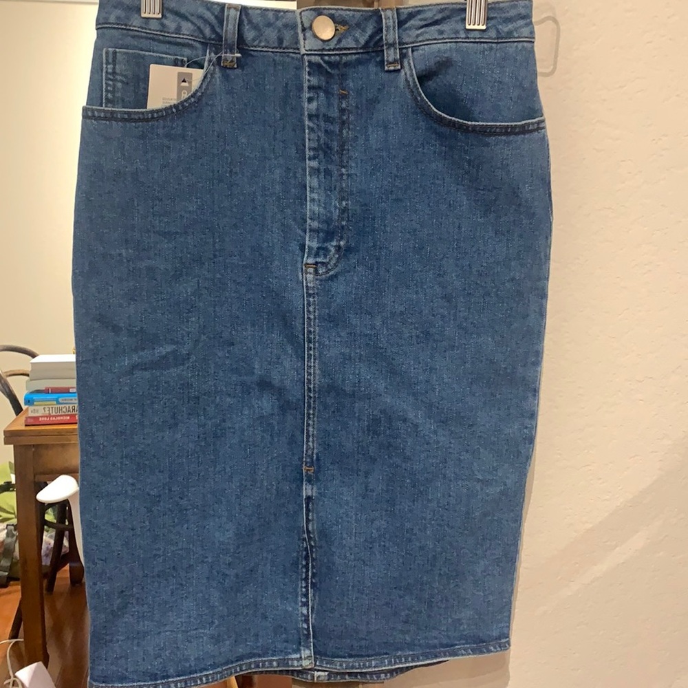 NWT ASOS Denim Pencil Skirt in Mid Wash - Picture 2 of 10